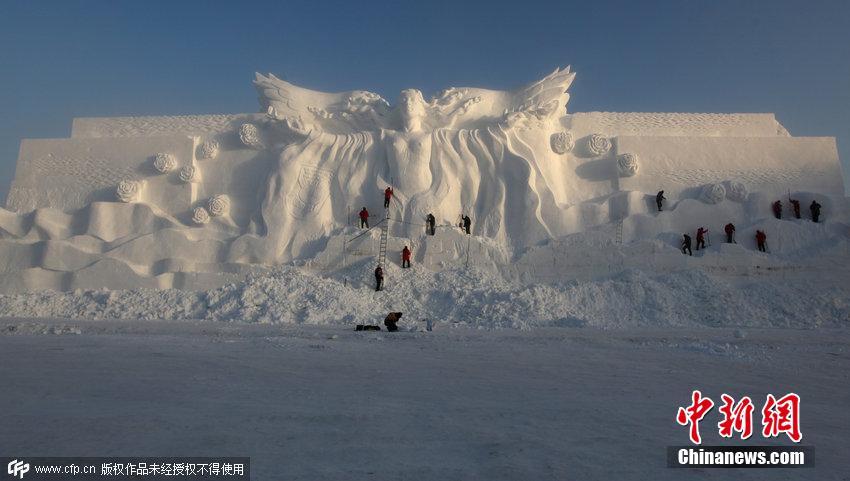  巨型雪雕净月女神诞生 300人团队历时30天完成