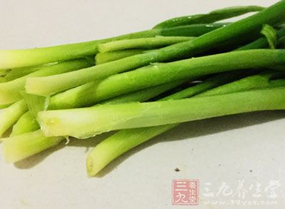 脱皮绿豆，面粉，花椒粉，五香粉，盐，葱，姜蓉，辣椒