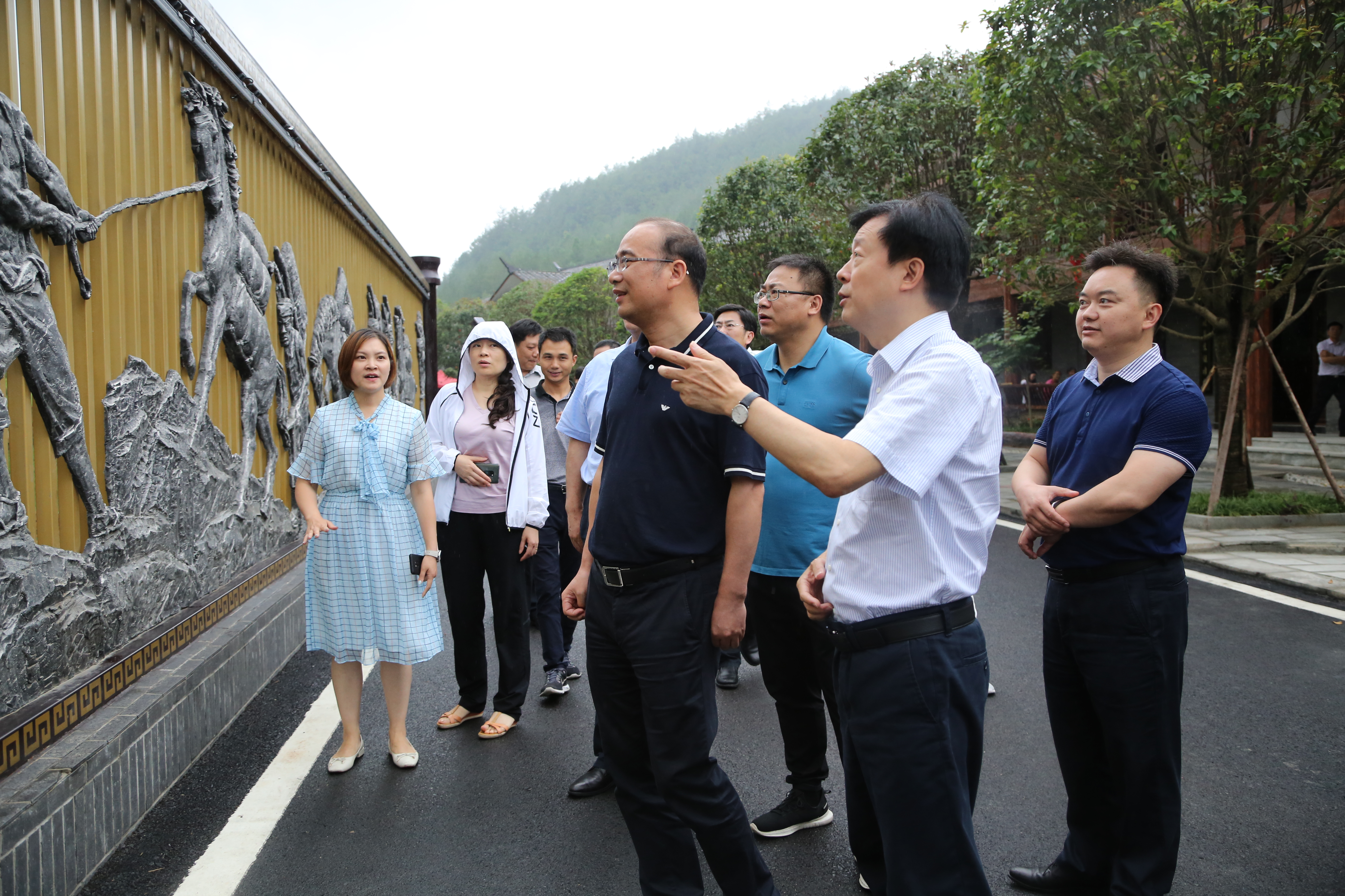 常委,副市长郑琫,市政协副主席陈方清及市级相关部门负责同志参加会议