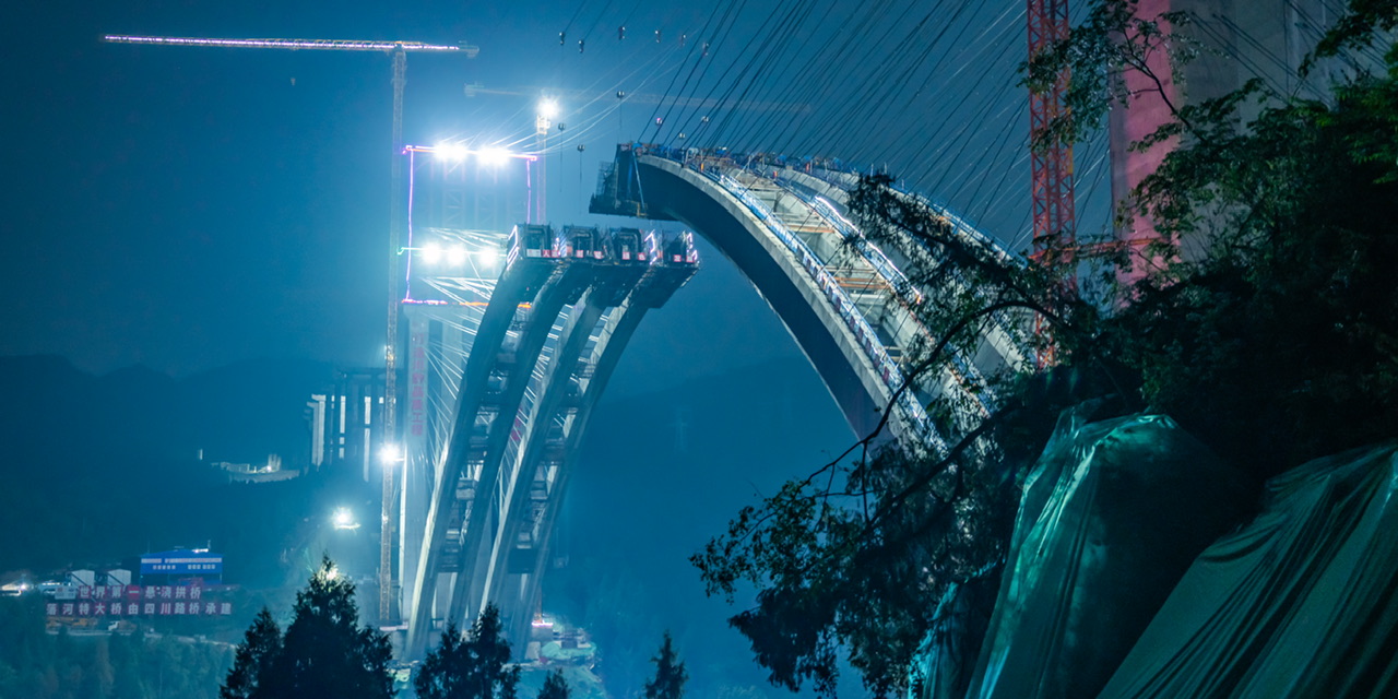 凌空架飞虹！世界最大跨径悬浇拱桥——古金高速水落河特大桥完成拱圈合龙 